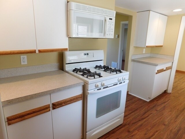 Building Photo - 2Bd/1Ba Single Story House - Available to ...