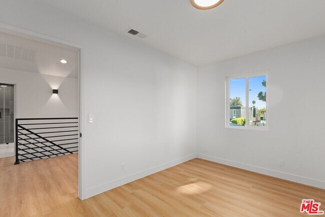 Building Photo - 2522 Armacost Ave