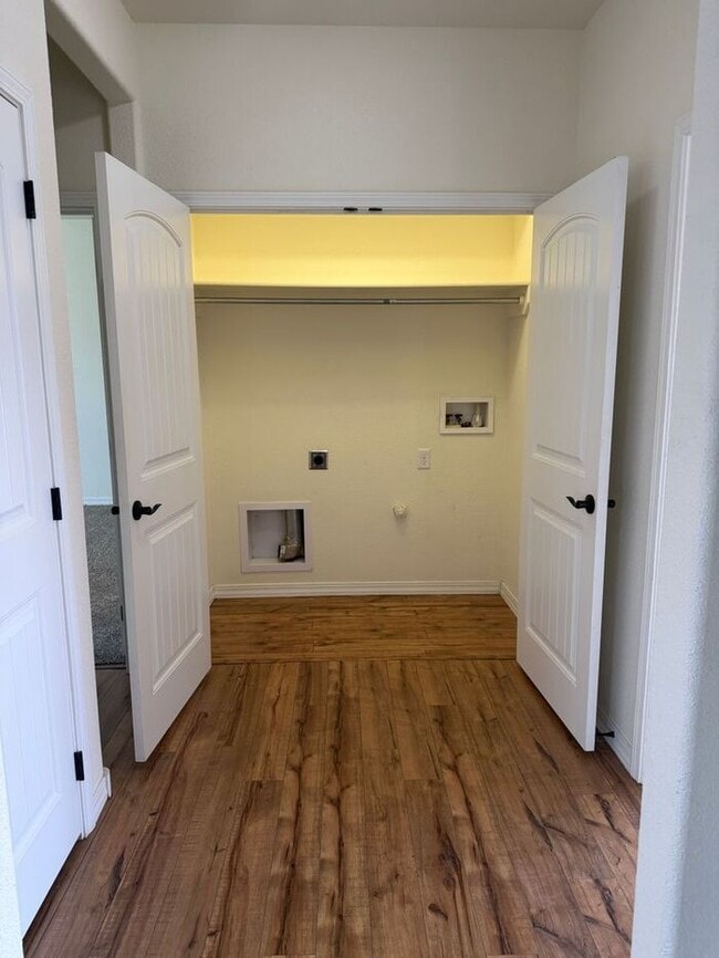 Building Photo - Beautiful Newly Renovated 3 Bedroom 2 Bath Home