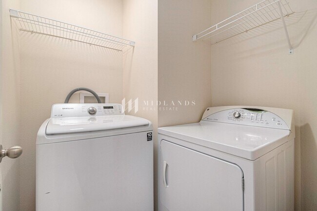 Building Photo - Southwest Omaha Townhome