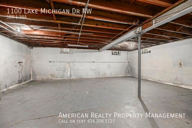 Building Photo - 1100 Lake Michigan Dr NW