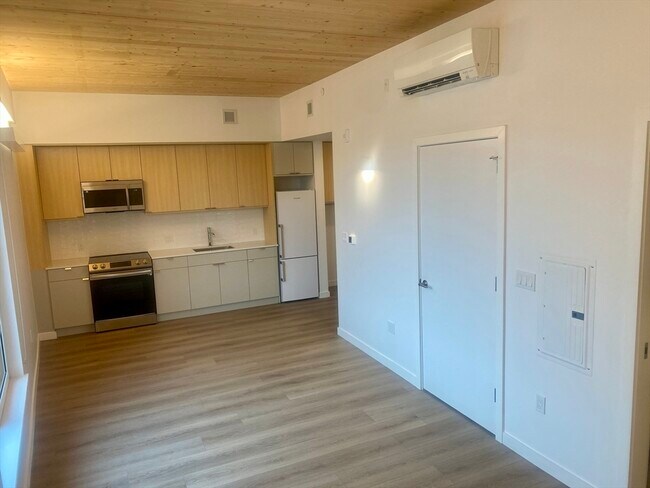 Building Photo - 154 Broadway