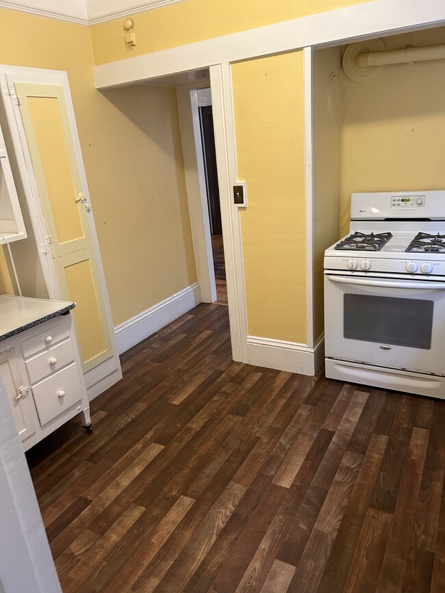 Large kitchen space - 2315 Ward St