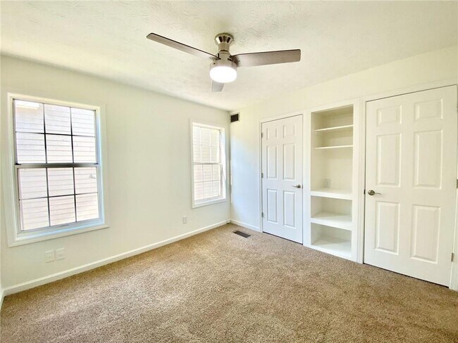 Building Photo - 640 Suwanee Lakes Cir NW