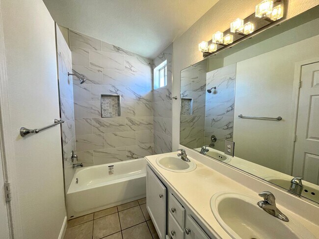 Building Photo - 3 bedroom and 2.5 bath in prime Henderson !! 89074 - Nearby School!