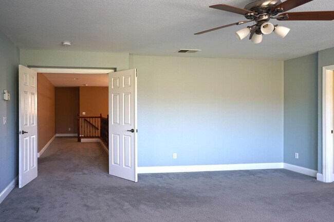 Building Photo - 1074 Vineyard Dr