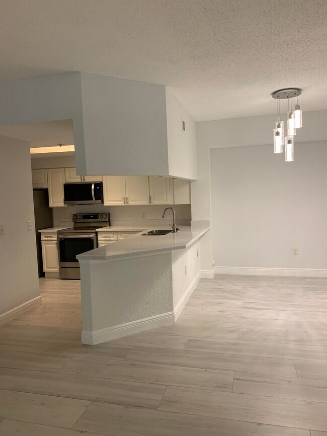 Building Photo - 3022 Alcazar Pl