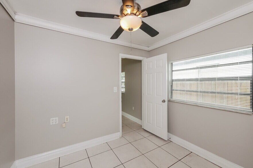 Building Photo - 5809 Buchanan St