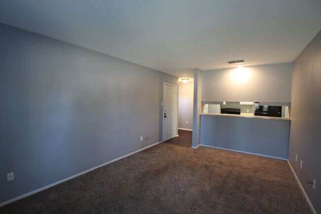 Building Photo - Tour Today: Downstairs 1 Bed 1 Bath Apartment!