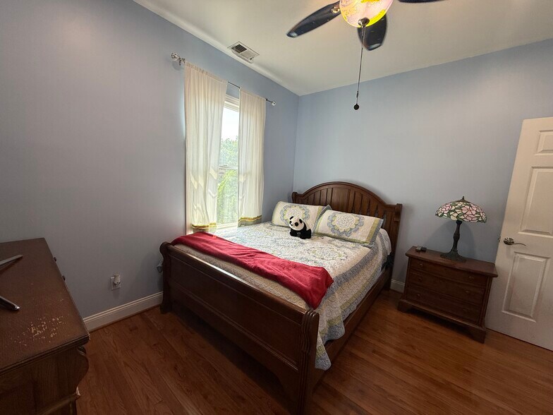 Third bedroom, fits queen sized bed - 5715 7th St N