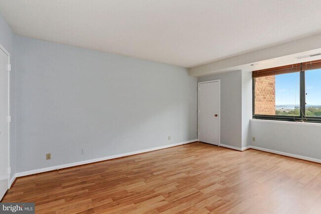 Building Photo - 1805 Crystal Dr