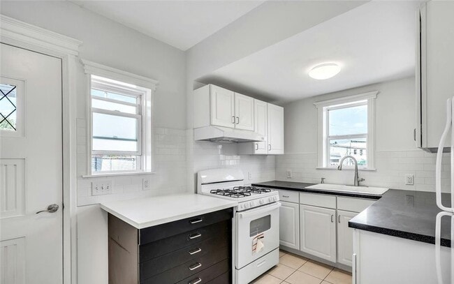 Building Photo - 425 Hancock Pl