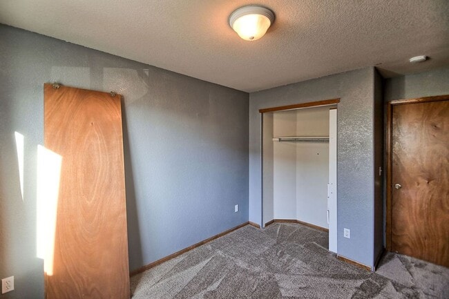 Building Photo - Charming 3 Bedroom Across from Playground & Large Fenced Yard