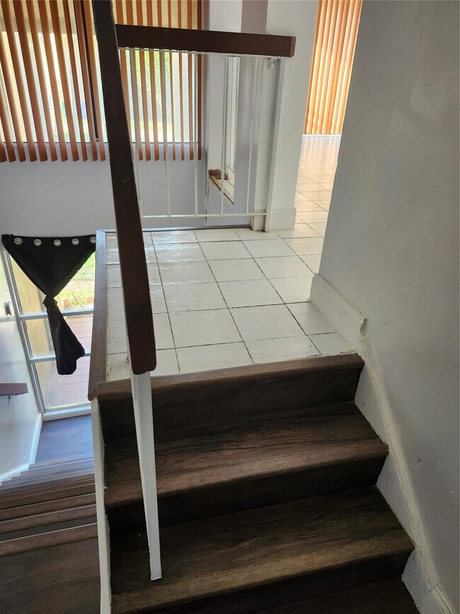 Building Photo - 2944 E Missionwood Ln