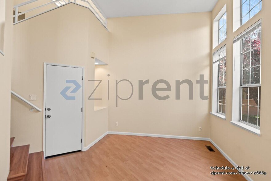 Building Photo - Unit