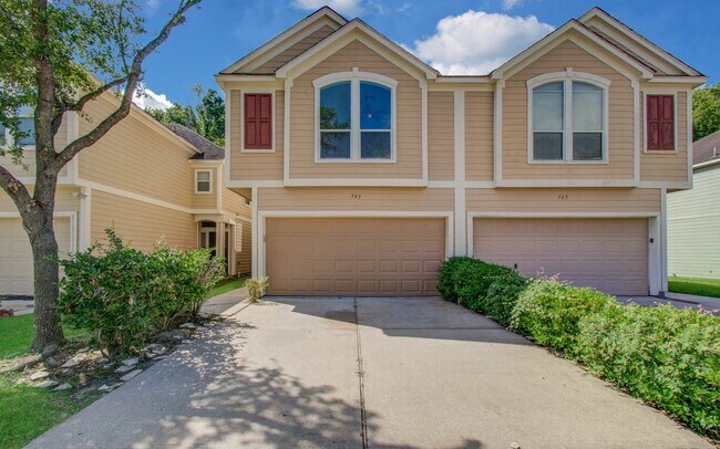 Building Photo - 743 Hallsleigh Ln