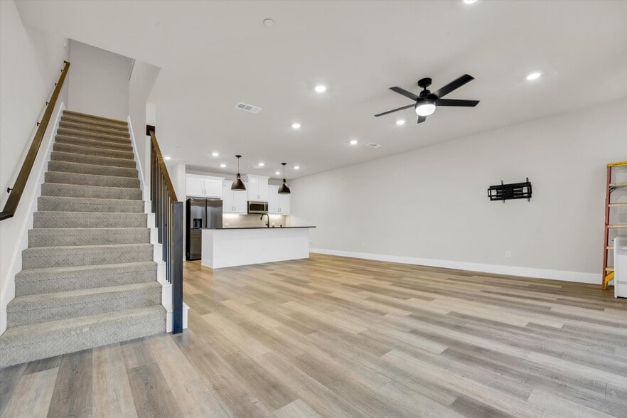 Building Photo - 2610 La Cala Dr