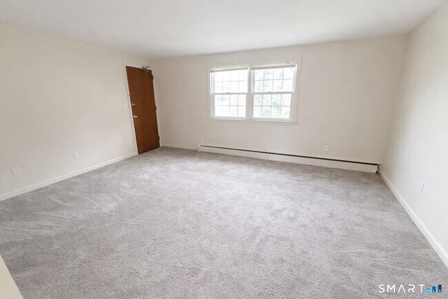 Building Photo - 949 Hopmeadow St