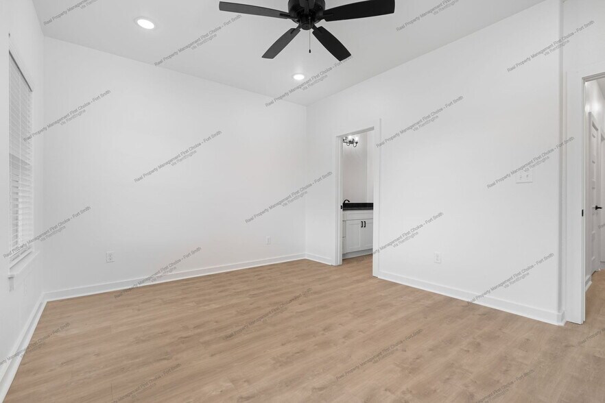 Building Photo - 8809 Bainbridge Ct