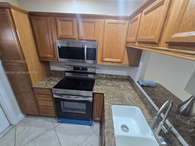 Building Photo - 5151 W Oakland Park Blvd