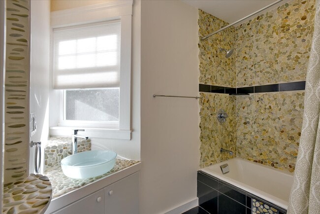 Building Photo - 175 Vasquez Ave