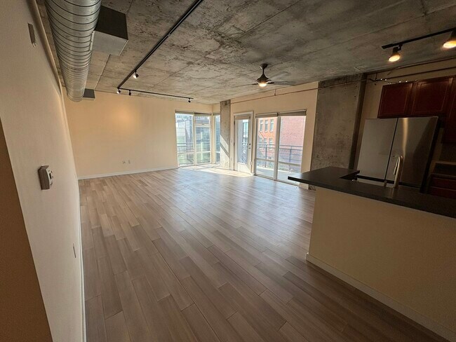 Building Photo - 1475 Delgany St