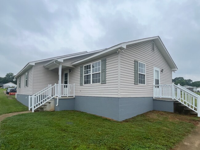 Primary Photo - 6886 Reidville Rd