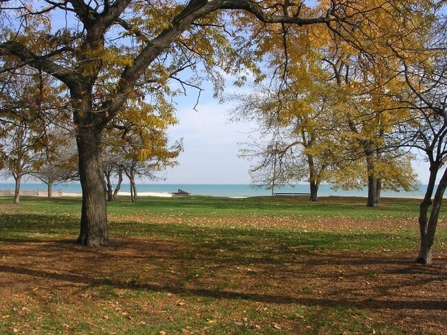 Building Photo - 7020 N Paulina St