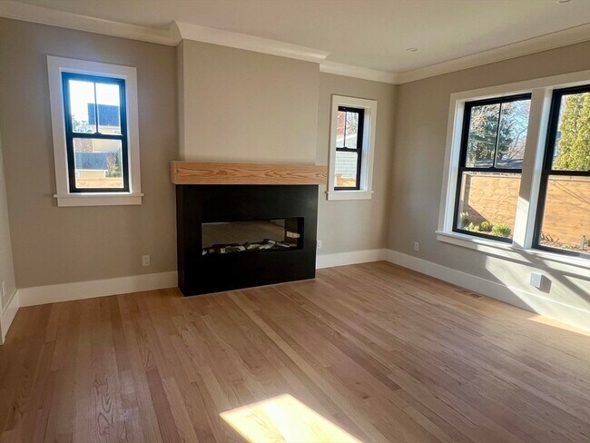 Building Photo - 10 Webber Ave