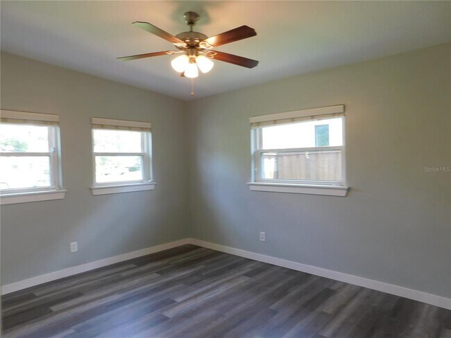 Building Photo - 2252 Howard Dr