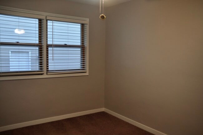 Building Photo - 110 W 12th Ave