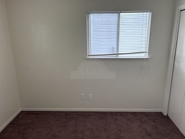 Building Photo - 1811 Janis Dr