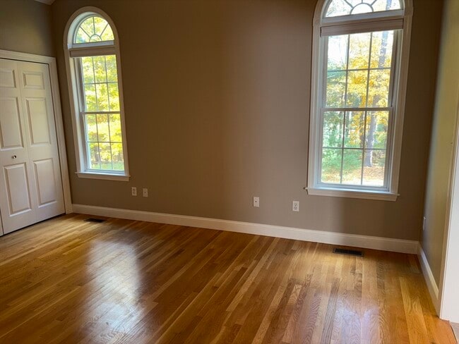 Building Photo - 13 Meadowbrook Rd