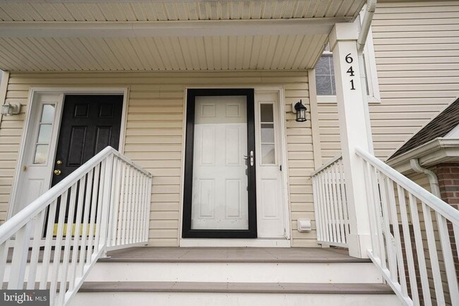 Building Photo - 641 Rosemary Dr