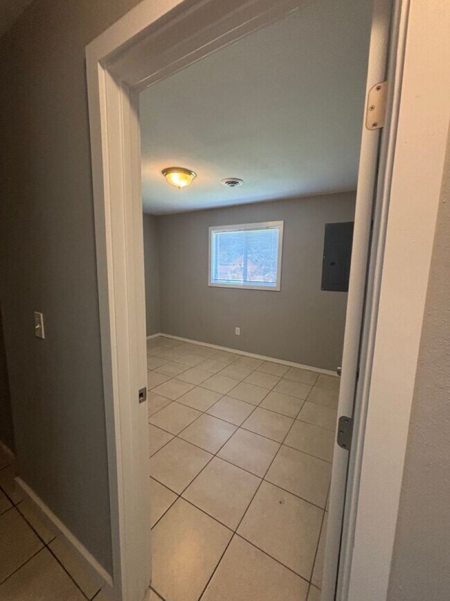Building Photo - Charming 3-Bed Home in Hayden Lake — Spacious Lot & Attached Garage!