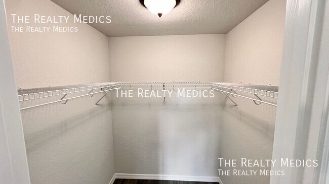 Building Photo - 4165 Hammock Rd