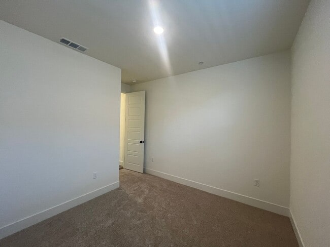 Building Photo - 2312 N Kayenta St