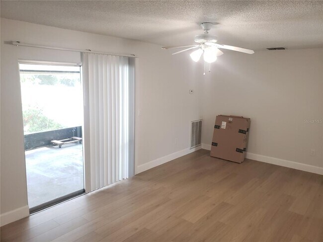 Building Photo - 14027 Village View Dr