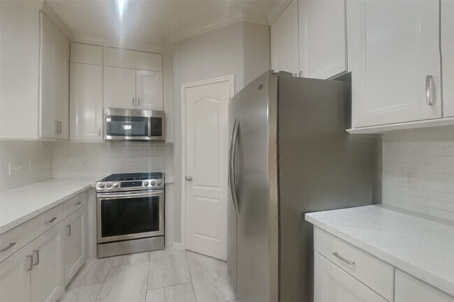 Building Photo - 3631 Royal Royce Dr