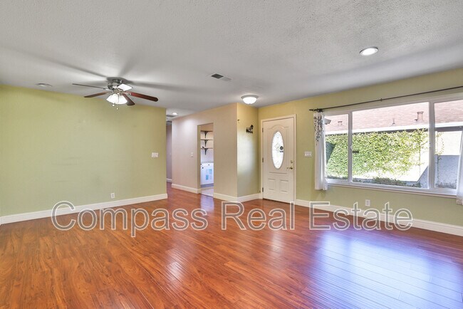 Building Photo - 31101 Fredi St