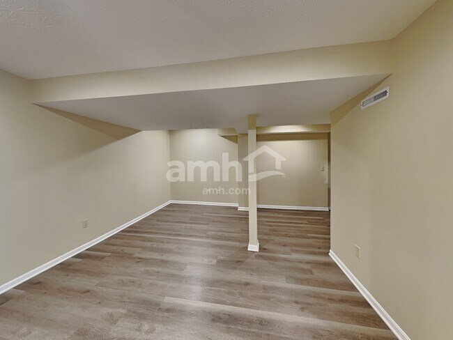 Building Photo - 545 Weeping Willow Ln