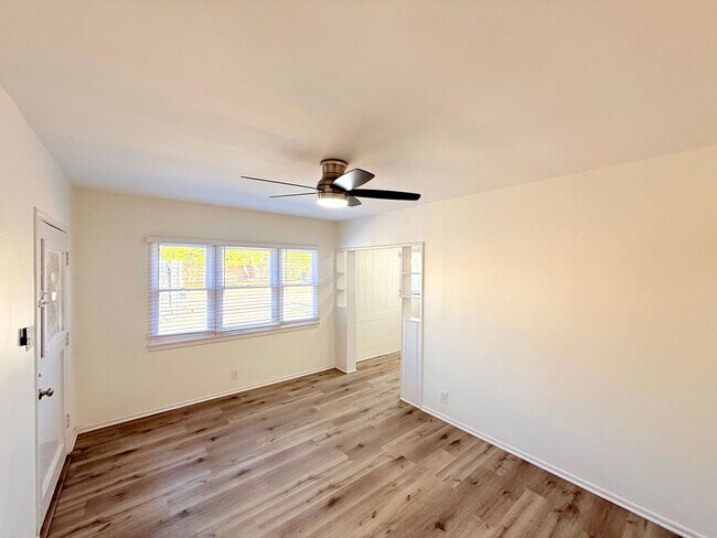 Building Photo - 6200-6202 Muscatel