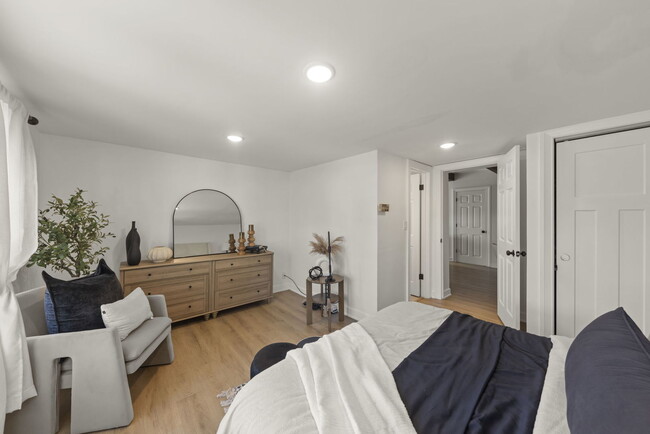 Building Photo - 9525 Parkside Ave