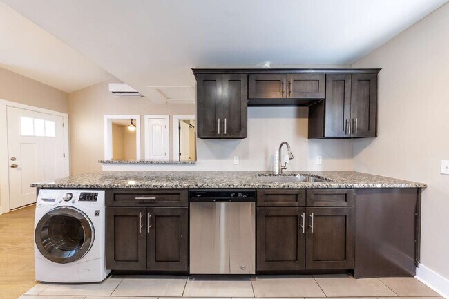 Building Photo - Renovated 2 Bed in Elizabeth Park for Lease w/ FLEXIBLE Lease Terms!!