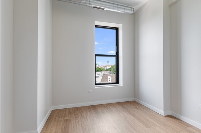 Building Photo - 805 N Milwaukee Ave