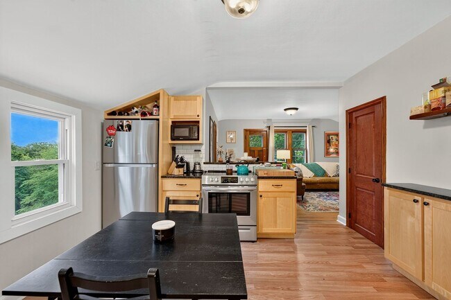 Building Photo - 1424 N 70th St