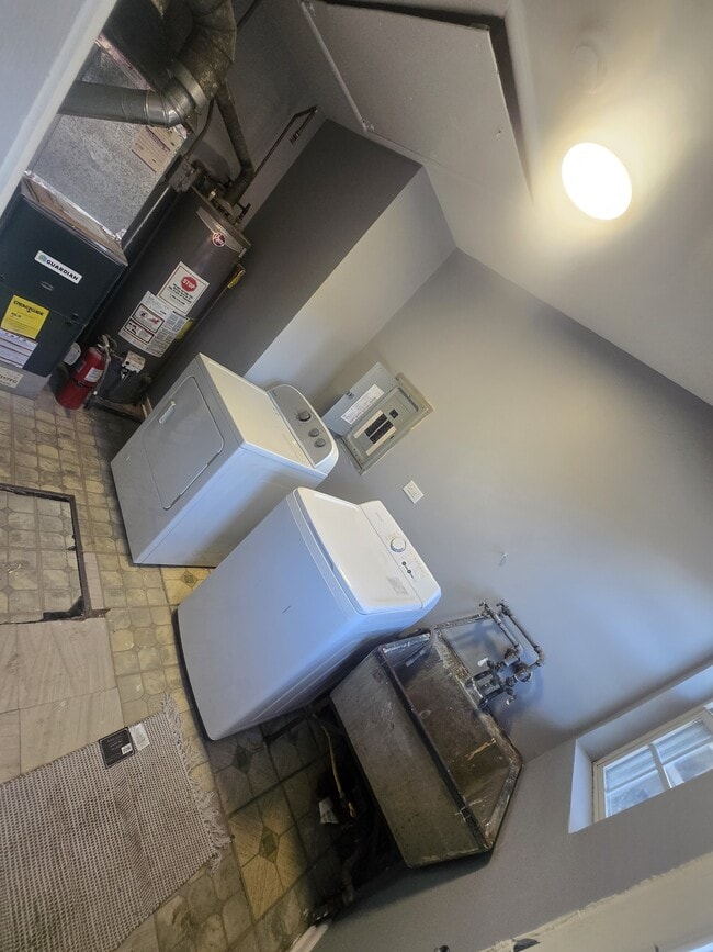 Building Photo - 22 N Lewis Ave