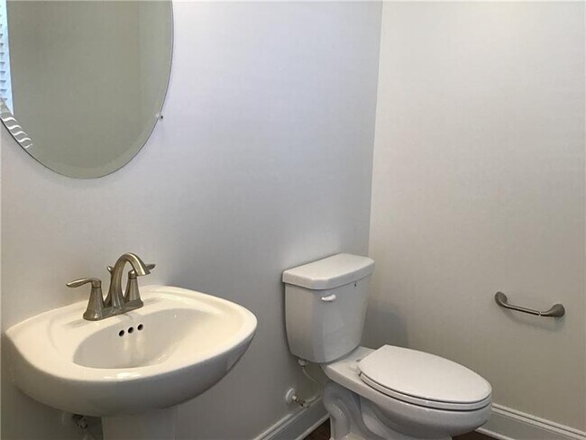 Building Photo - 174 Lindridge Dr NE