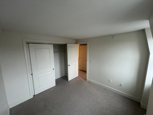 Building Photo - 104-106 Second St. Unit U4