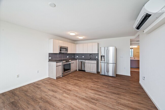 Building Photo - Kapiolani Residence - Great Location, Grea...